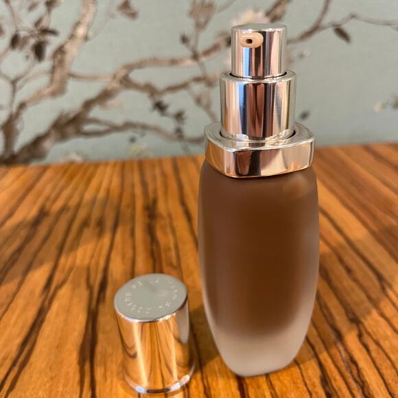 La Mer The Soft Fluid Long Wear Foundation Shade 410 Espresso 1 oz. 30 ml - Picture 4 of 5